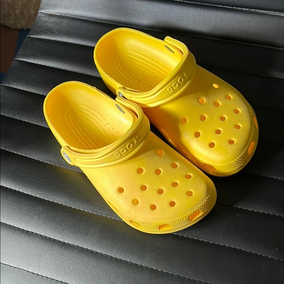CROCS Yellow Water Shoes with Ventilation and Heel Strap - Picture 1 of 1